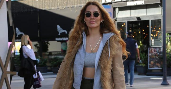 Güzel oyuncu Gökşen Ateş, tiyatro sahneleri ve set arası mekik dokuyor