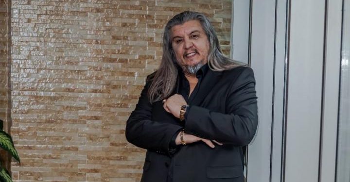 İş insanı Sedat Hakan Karataş’tan Cumhuriyet mesajı: Bu şanlı bayrak göklerde dalgalandıkça, bu vatan var olacak