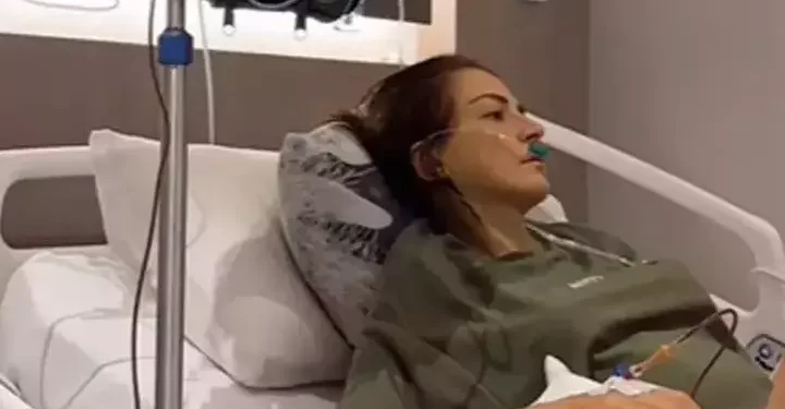 Kansere karşı verdiği mücadeleyle örnek olan fenomen Ayşenur Parlak, yaşamını yitirdi