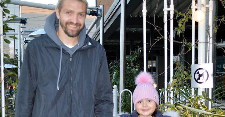 Caner Erkin kızı Ela ile alışveriş turunda