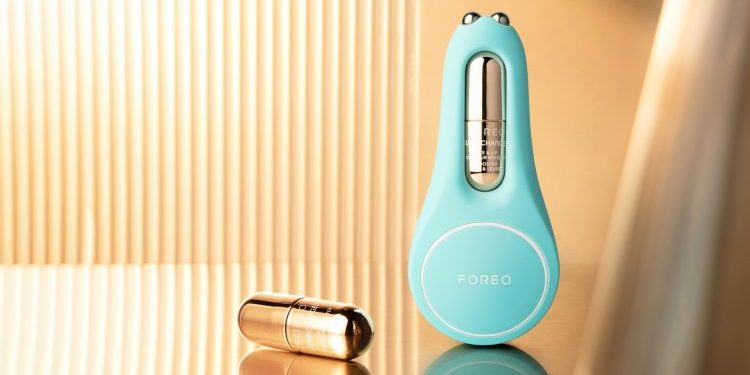 FOREO ile göz ve dudak bölgelerinize iğnesiz gençleştirici çözüm!