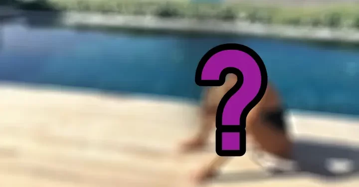 Kasım ayında mayosuyla güneş banyosu yaptı