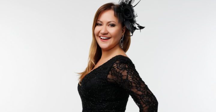 Özlem Yüksek cumartesi akşamları müthiş performansıyla Zarifi’de