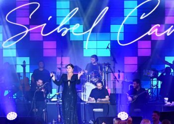 Sibel Can, Merit Royal Diamond’ta hayranlarına ışık saçtı