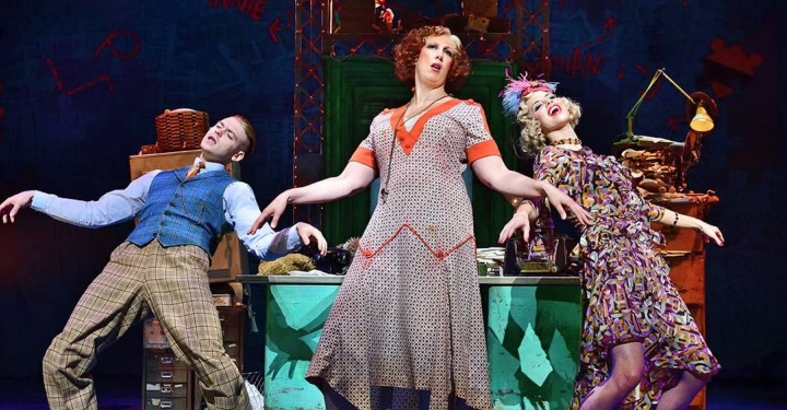 ‘Annie’ yılbaşı özel performanslarıyla sahnede