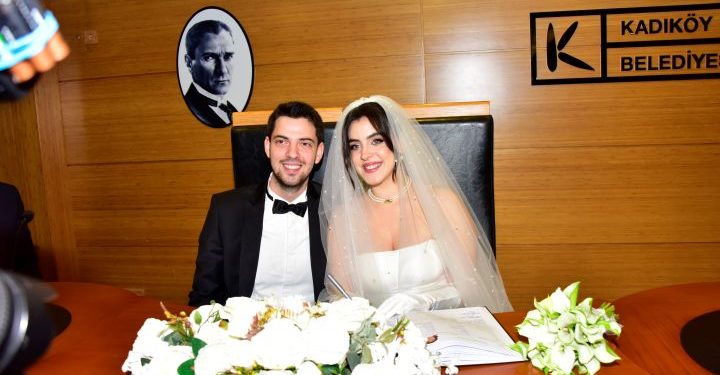 Elif Karlı’nın kızı Ecen Naz ile Bulut Çatalsakal, sade bir nikah ile mutluluğa ‘evet’ dedi