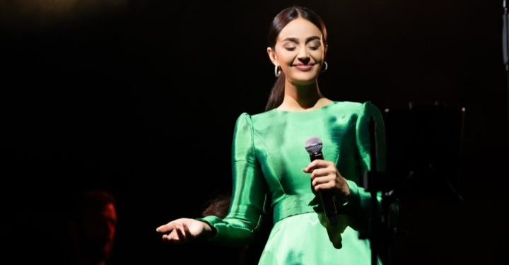 Elif Buse Doğan Türk müziğini dünyaya tanıtıyor