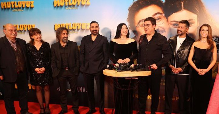 ‘Mutluyuz’ filminin galasında kahkahalar havada uçuştu