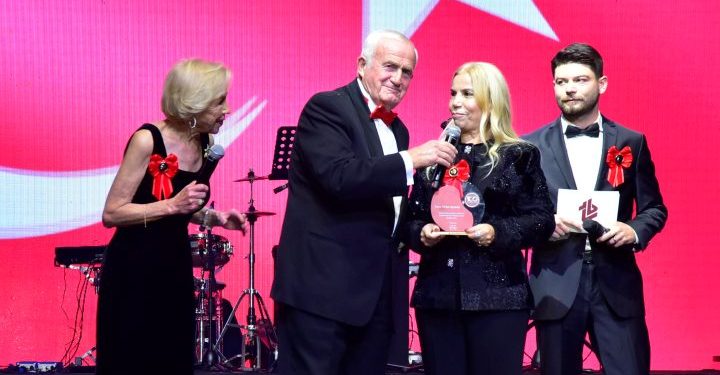 Türkan Şerbetçi, Cahide Palazzo’yu Böbrek Vakfı’nın Cumhuriyet Balosu için açtı