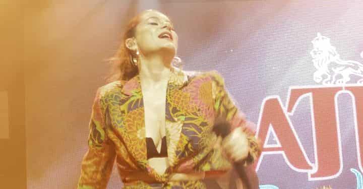 Atiye’den büyüleyici sahne performansı