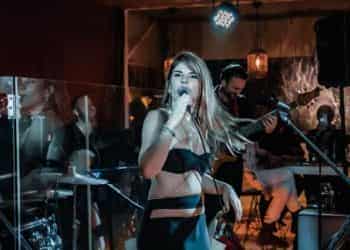 Elif Turan yeni teklisi ‘İyi Değilim’i Bodrum’da tanıttı