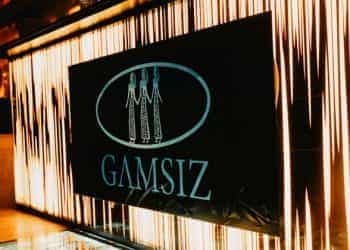 Yılların efsanesi Gamsız Meyhane, Karaköy’de yeniden açıldı