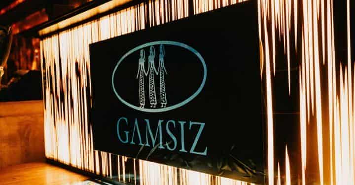 Yılların efsanesi Gamsız Meyhane, Karaköy’de yeniden açıldı