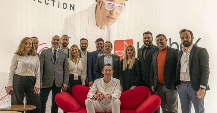Kelebek Mobilya standında Karim Rashid rüzgârı
