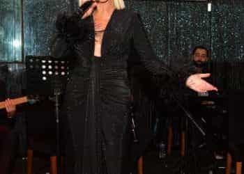 Yeni yıla 35 kiloluk kıyafetle girdi