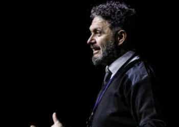 İbrahim Selim’in tek kişilik oyunu perde açtı