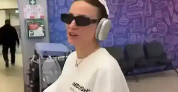 Serenay Sarıkaya, Güney Kore dönüşü havalimanında görüntülendi