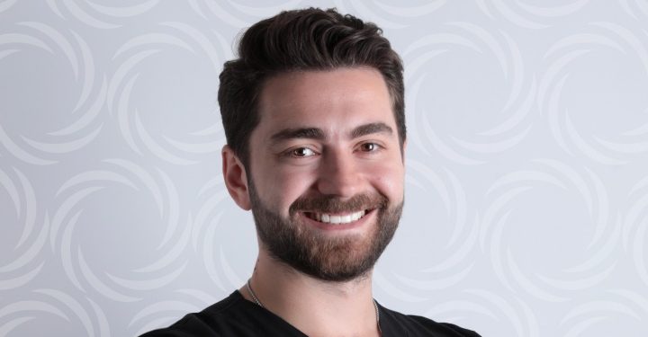 Esteworld Plastik Cerrahi Sağlık Grubu Medikal Direktör Dr. Burak Tuncer kadınlarda saç dökülmesi ve tedavileri hakkında önemli bilgiler verdi
