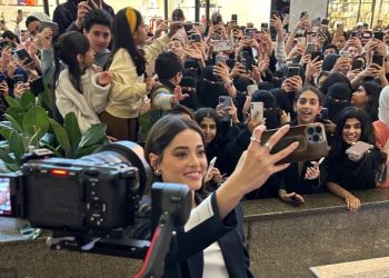 Güzel oyıuncu Simay Barlas, Suudi Arabistan’da hayranlarıyla buluştu