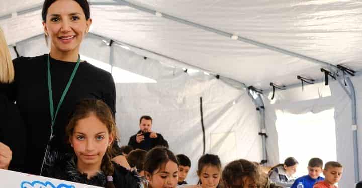 Abide Gülel’den depremzede çocuklara 23 Nisan sürprizi