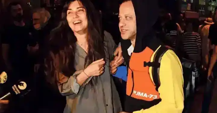 Paris’ten iş için dönen Tuba Büyüküstün soluğu İstanbul gecelerinde aldı