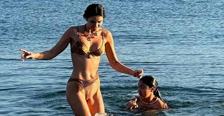 Zeynep Sever Demirel’in bikinili pozlarına takipçilerinden esprili yorumlar