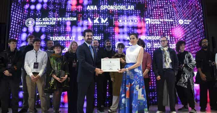 Bu yıl dördüncüsü düzenlenen İstanbul Dijital Sanat Festivali (IDAF) Atatürk Kültür Merkezi’nde düzenlenen törenle kapılarını açtı
