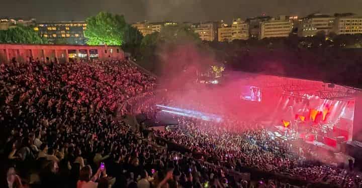 Berkay, önceki akşam sezonun ilk Harbiye Açıkhava konserini verdi