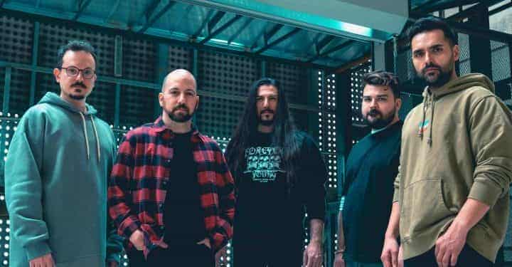 Alkera, Mayıs ayında çıkacak 10 şarkılık albümü ‘Zamanın Ötesine’nin kapağını açıyor