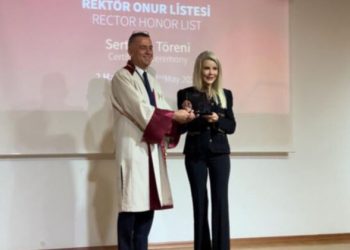Elif İnci Aras, ‘Öğrencilere İlham Veren Öğretim Görevlisi’ olarak ödüllendirildi