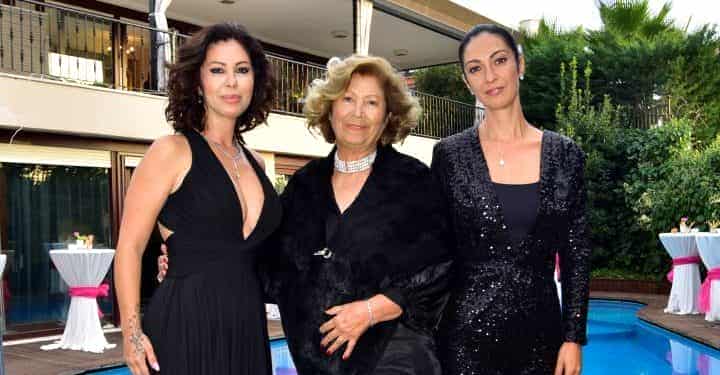 Eser Elgür, kızları Dursen Güver ve Elçin Çakır ile dergimize özel ‘Anneler Günü’ pozu verdi