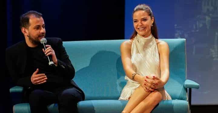 ‘Şahane Hayatım’ın yıldızı Hilal Altınbilek, İtalya’da düzenlenen Matera Fiction Festivali’nde hayranlarının yoğun ilgisiyle karşılaştı