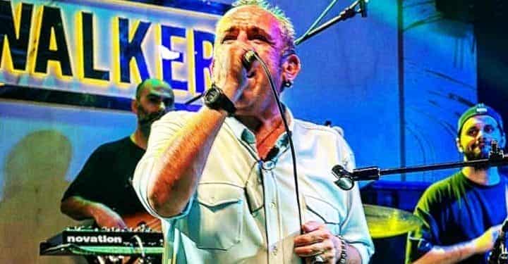 Barış Yıldırım, işinin yanı sıra sahne performansıyla da dikkat çekiyor