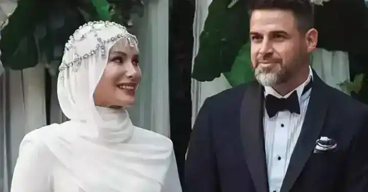 Gamze Özçelik, meslektaşı Reshad Strik ile sürpriz bir şekilde dünyaevine girdi