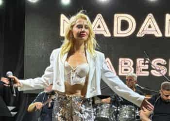 Azka Yaz Konserleri’nde Madam Arabesk ile unutulmaz bir gece