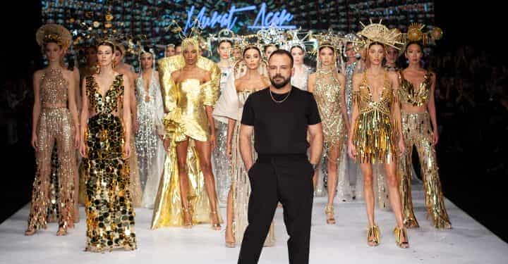 Murat Acar, 10. yıl defilesiyle podyumu çiçeklendiriyor