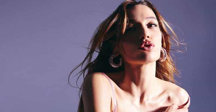 Karşısında magazincileri gören Sümeyye Aydoğan’dan anlamsız tavırlar