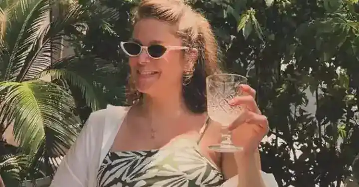 Burcu Biricik’ten karnı burnunda pozlar