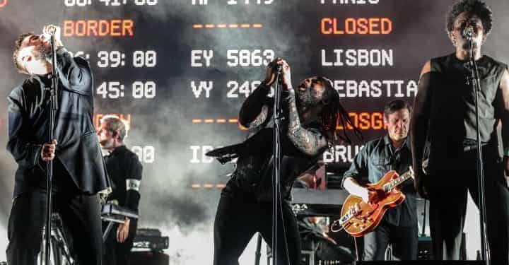 Massive Attack, İstanbul’da unutulmaz bir konsere imza attı