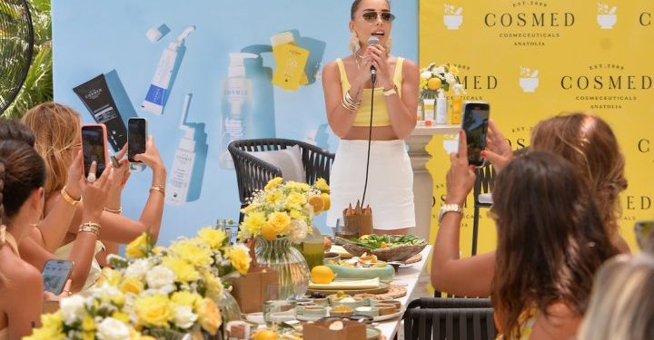 Cemiyet sarı konseptli davette buluştu