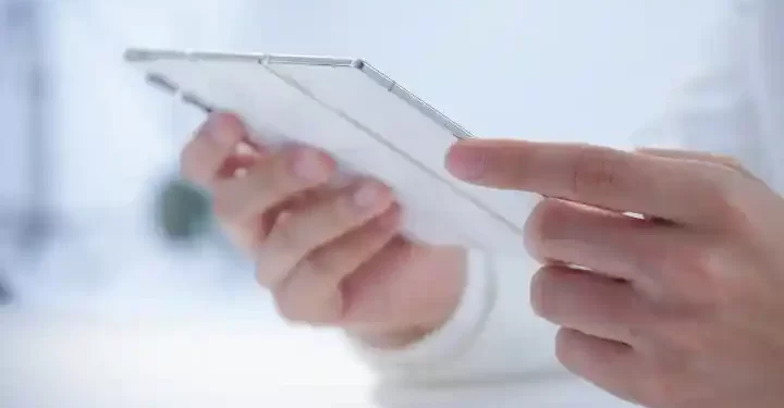 Tecno’dan üç katlamalı konsept telefon: Tecno Phantom Ultimate 2