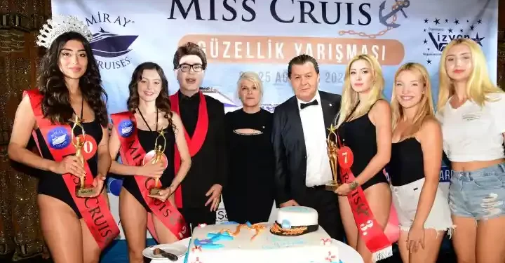 Yılmaz Morgül doğum gününü güzellerle birlikte kutladı