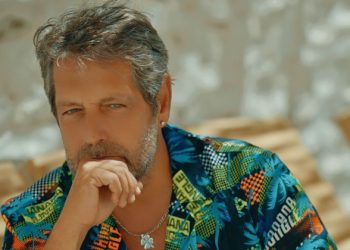 Bora Gencer unutulmaz parça “Dokun Bana”yı yorumladı!