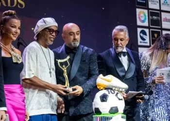 Ronaldinho Yavru Vatan’ı salladı