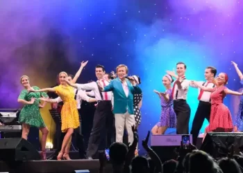 İstanbullular Erol Evgin’le dans ettiler