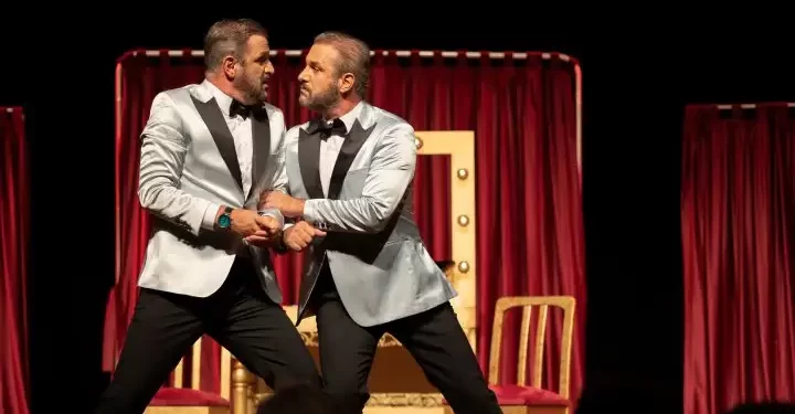 İkizlerden muhteşem prömiyer