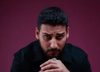 Can Toğrulca bu defa Ebru Gündeş şarkısını yorumladı