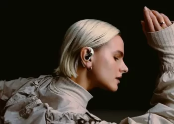 Dikkat çekici tasarımıyla Nothing Ear Open tanıtıldı