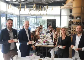 Krallara layık çaylar enfes tatlarla buluştu