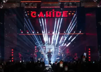 Sibel Can, Cahide Palazzo sahnesinde sezonu açtı